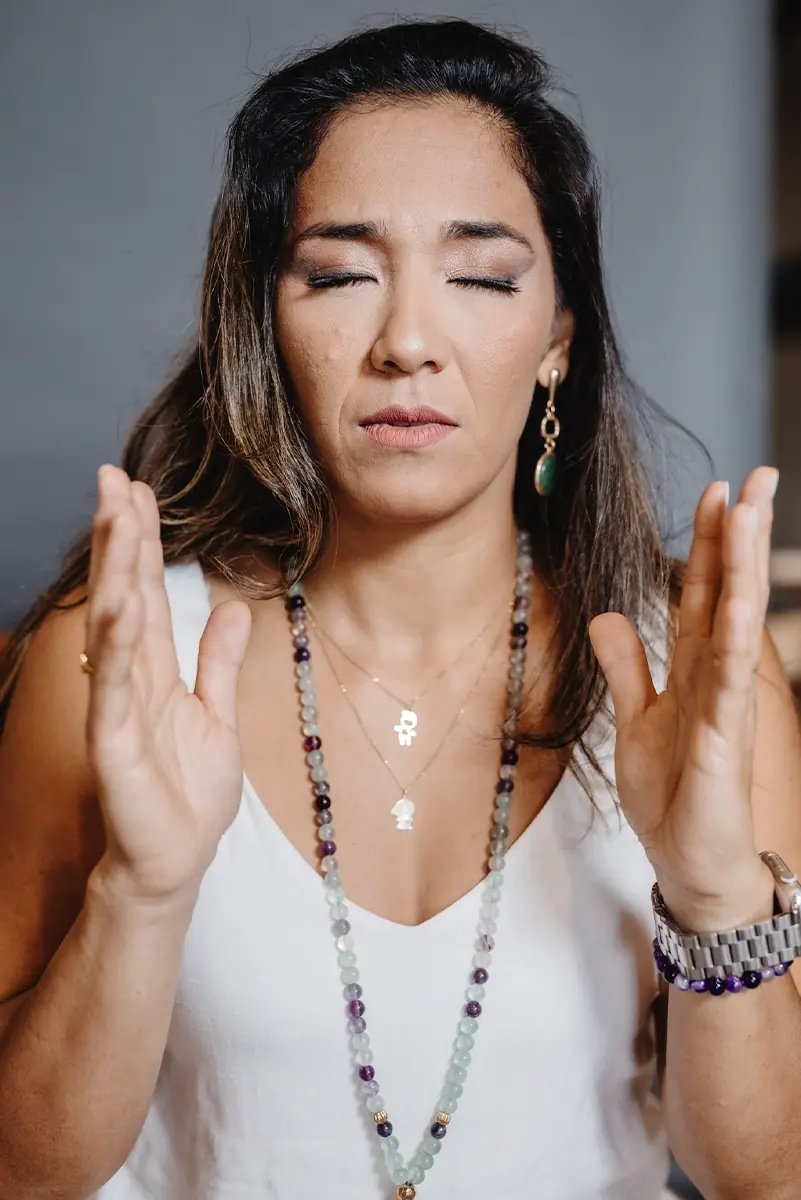 Eliany Uemura em retrato profissional para apresentação das terapias integrativas